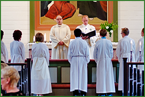 What's the Difference Between Robes and Vestments?